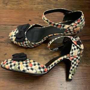 Retro gingham pinup heels